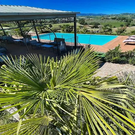 Daire 2 Traditional Farmhouses Contain 6 Two Bedroom Apts - Amazing Views All Around Colle Umberto (Umbria)