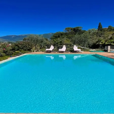 2 Traditional Farmhouses Contain 6 Two Bedroom Apts - Amazing Views All Around Colle Umberto (Umbria)