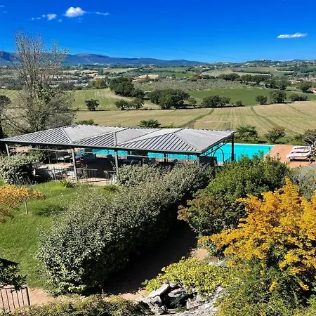 2 Traditional Farmhouses Contain 6 Two Bedroom Apts - Amazing Views All Around Daire *