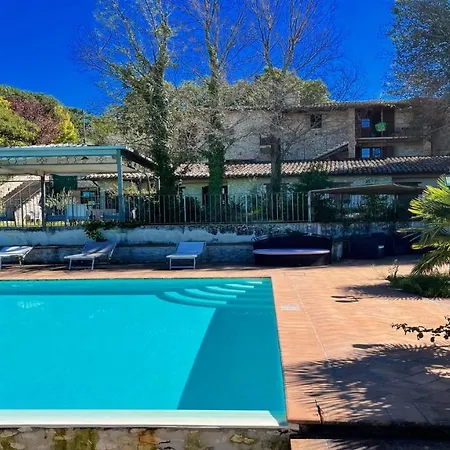 Daire 2 Traditional Farmhouses Contain 6 Two Bedroom Apts - Amazing Views All Around Colle Umberto (Umbria)