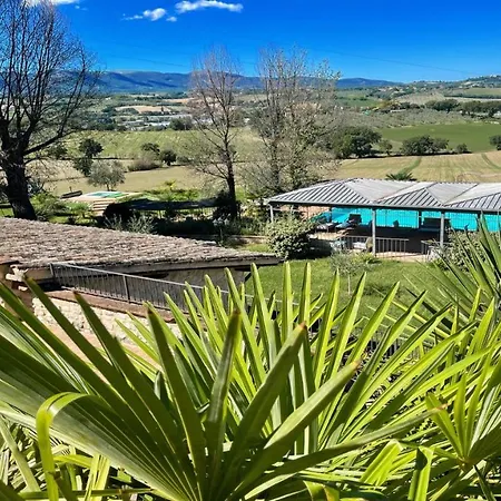 2 Traditional Farmhouses Contain 6 Two Bedroom Apts - Amazing Views All Around Daire