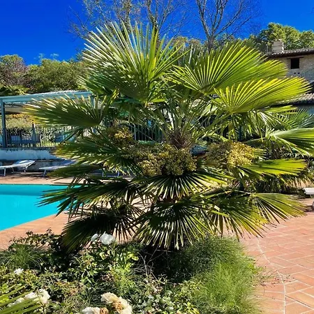 2 Traditional Farmhouses Contain 6 Two Bedroom Apts - Amazing Views All Around Daire *