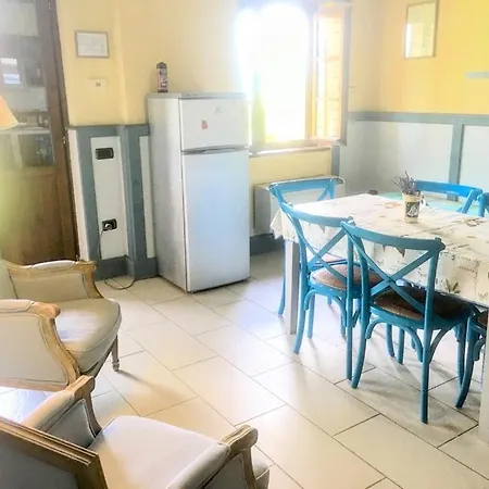 2 Traditional Farmhouses Contain 6 Two Bedroom Apts - Amazing Views All Around Daire Colle Umberto (Umbria)