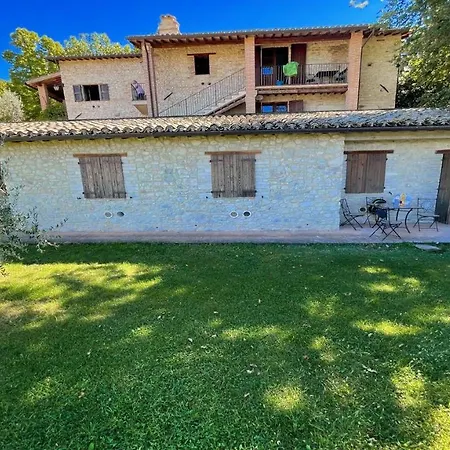 2 Traditional Farmhouses Contain 6 Two Bedroom Apts - Amazing Views All Around * Colle Umberto (Umbria)