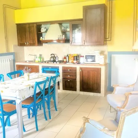 2 Traditional Farmhouses Contain 6 Two Bedroom Apts - Amazing Views All Around Daire